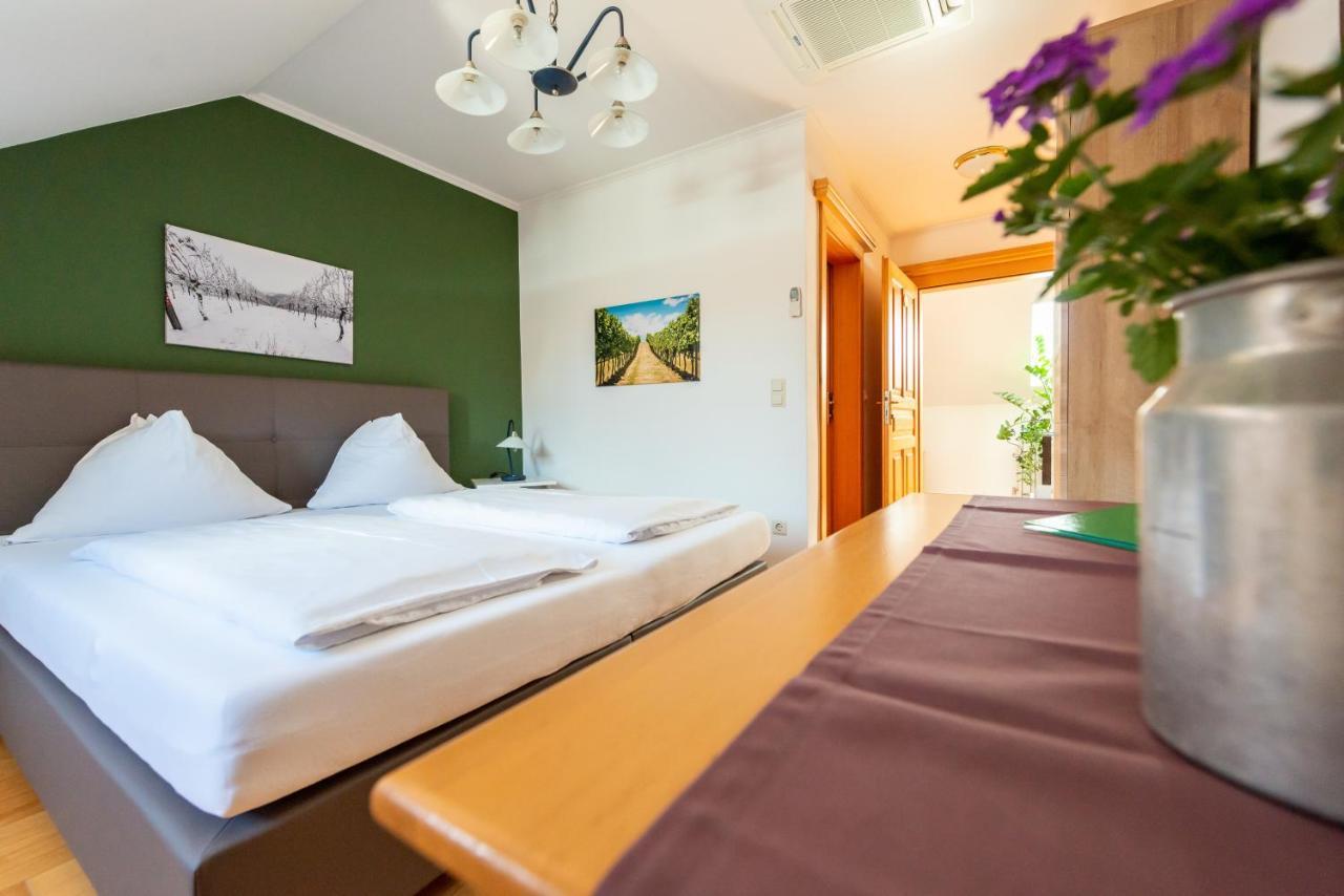 Weingut Burger Hotell Kalladorf Eksteriør bilde